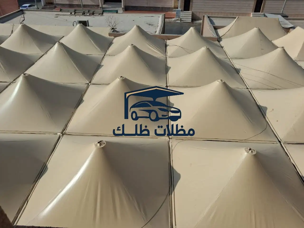 مظلات هرمية